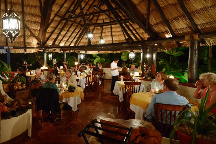 dining in belize