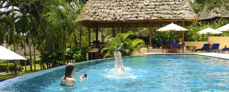 belize fall 2022 travel offer getaway mother with daughter in swimming pool