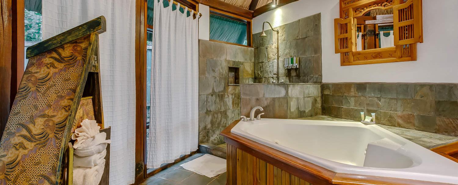 garden jaccuzi suite bathroom at chaa creek belize