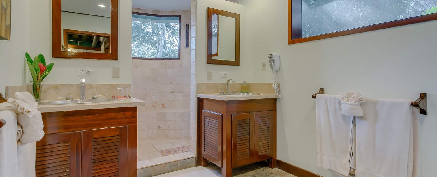 belize luxury macal suite bathroom at chaa creek resort